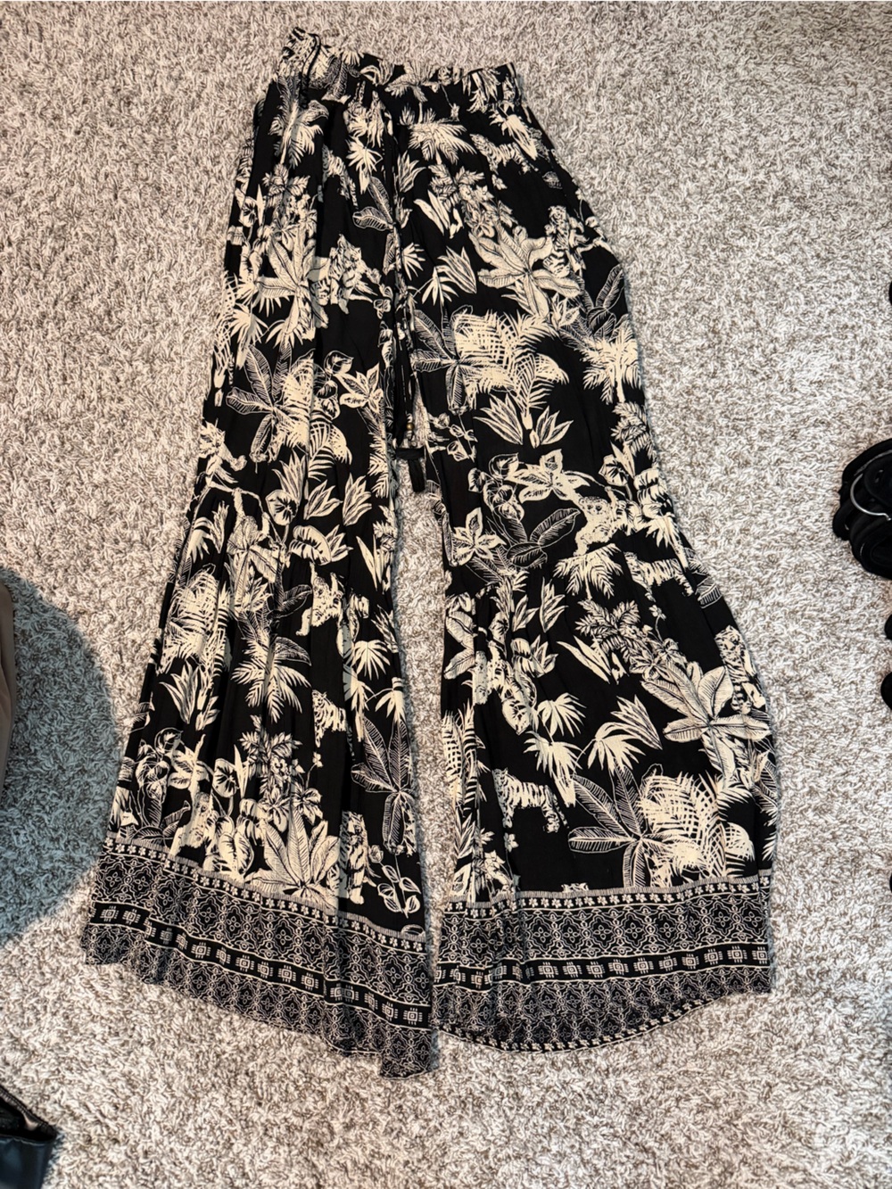 Wide Leg Floral Print Pants - Black & Cream